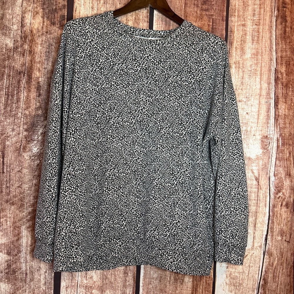 Athleta Black and White Long Sleeve Top